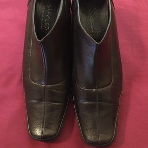 Liz Flex women's brown ankle boot